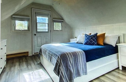 Sauble Beach House | Beachy Chic-Completely renovated- Steps to the Beach