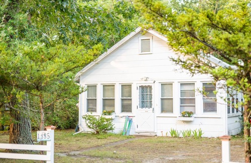 East Marion Cottage | Beachy Cottage by the Bay