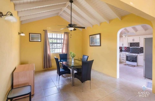 Ruby House | Beachy Cottage|Kitchen|Wi-Fi|Shaded Cabana|Parking