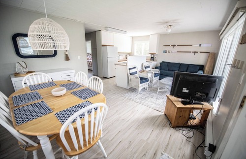 Scotch Creek Cabin | Beachy family cabin right on Shuswap Lake
