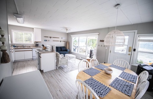 Scotch Creek Cabin | Beachy family cabin right on Shuswap Lake