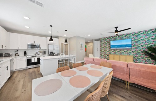 Deerwood Apartment | Beachy Getaway: 3BR/3BA Posh Units w./Pool & Gym