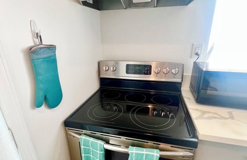 Waialua Cottage | Beachy Hawaiian Cottage on the Famous North Shore. 2 bed, 1 bath. Sleeps 4