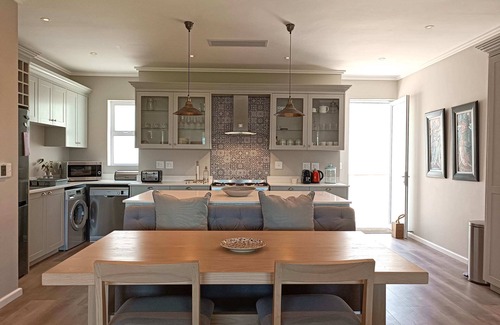 Robberg Beach Apartment | Beachy Head Hideaway 11 | 🏖 Seaside Luxury Stay