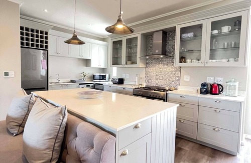 Robberg Beach Apartment | Beachy Head Hideaway 11 | 🏖 Seaside Luxury Stay