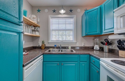 Tranquil Harbour Cottage | Beachy Keen ~Charming Dog Friendly Cottage-Walk to Beach! Sleeps 6