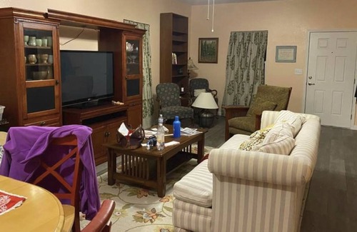 Long Mott House | Beachy Keen Cottage on XL lot with Fire Circle, 1.5 blocks from Bayfront & Pier