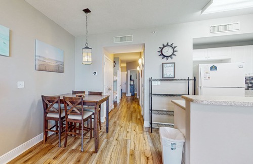 Miramar Beach Condo | Beachy oceanfront condo w/beach access, shared pools and hot tub, & free WiFi