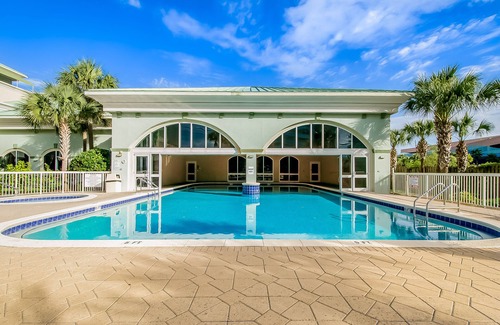 Miramar Beach Condo | Beachy oceanfront condo w/beach access, shared pools and hot tub, & free WiFi