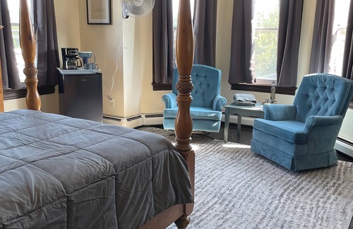 West Creek Bed & Breakfast | Beachy Private Affordable Room LBI Long Beach Island Area Tuckerton West Creek