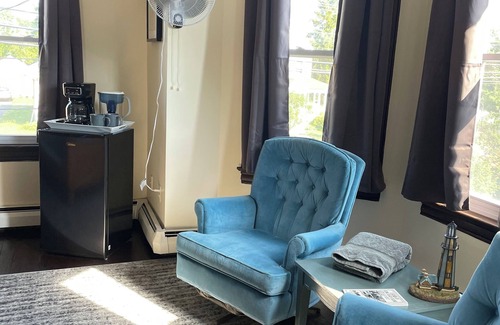 West Creek Bed & Breakfast | Beachy Private Affordable Room LBI Long Beach Island Area Tuckerton West Creek