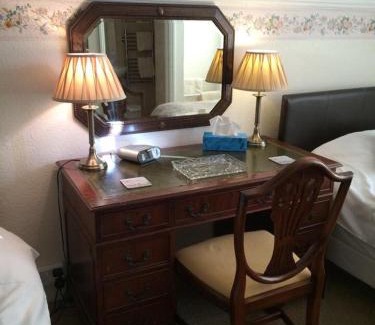 Meads Bed & Breakfast | Beachy Rise