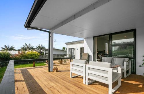 Waihi Beach House | Beachy Serenity - Waihi Beach Holiday Home