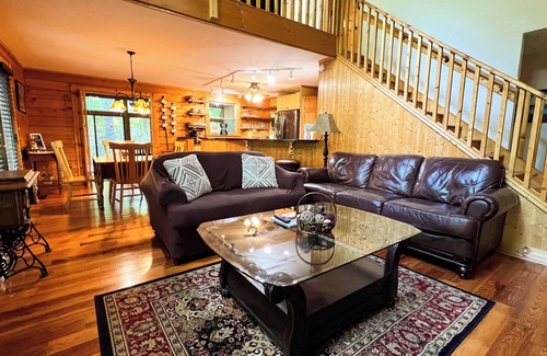 Warm Springs Cabin | Beacon of Light - Whole Cabin -Close to Callaway Gardens. Pet-friendly!
