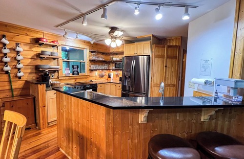 Warm Springs Cabin | Beacon of Light - Whole Cabin -Close to Callaway Gardens. Pet-friendly!