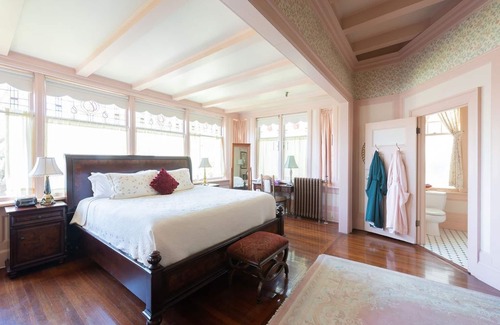 Fairfield Bed & Breakfast | Beaconsfield Inn