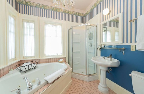 Fairfield Bed & Breakfast | Beaconsfield Inn