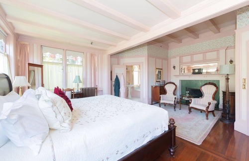 Fairfield Bed & Breakfast | Beaconsfield Inn