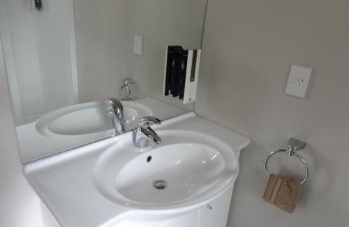 Edgeware Hotel | Bealey Avenue Motel