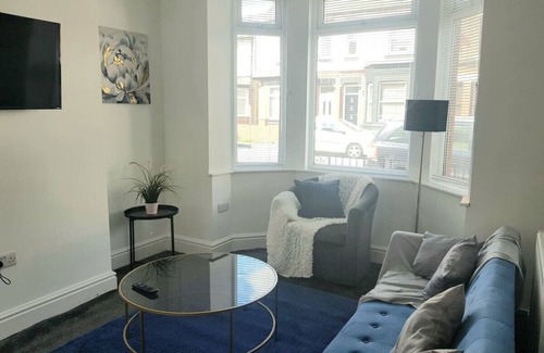 Warrington House | Beamont House - Four bedroom all en-suite house