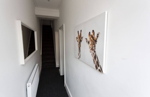 Warrington House | Beamont House - Four bedroom all en-suite house