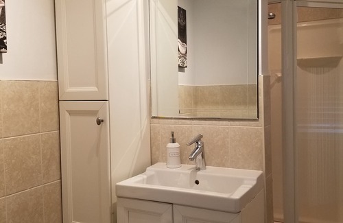 Lincoln Other | Beamsville Bench Vineyard Cottage - Lincoln