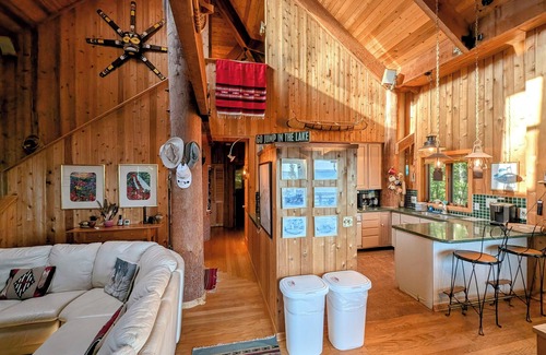 La Pointe House | Bean Ravine - Unique Cabin overlooking Lake Superior!