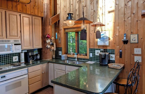 La Pointe House | Bean Ravine - Unique Cabin overlooking Lake Superior!