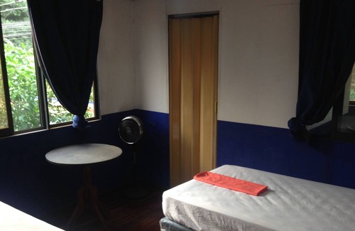 Rio Segundo Cabin | beans & coffee A simple cozy guesthouse 1/2 Km East from SJO int. airport.