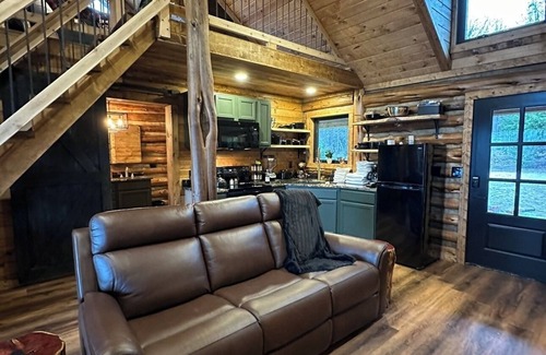 Compton Cabin | Bear Bottom Cabin! HUGE POND AND HOT TUB, KAYAKE, PADDLE BOAT, AND PADDLE BOARD!