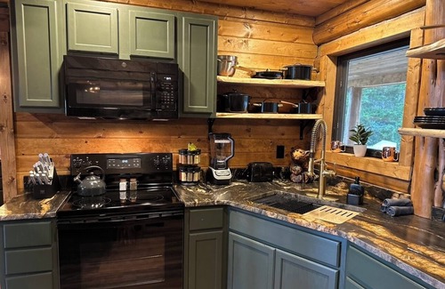 Compton Cabin | Bear Bottom Cabin! HUGE POND AND HOT TUB, KAYAKE, PADDLE BOAT, AND PADDLE BOARD!