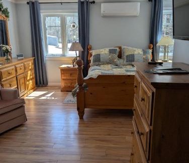 Gravenhurst Bed & Breakfast | Bear & Butterfly Bed and Breakfast