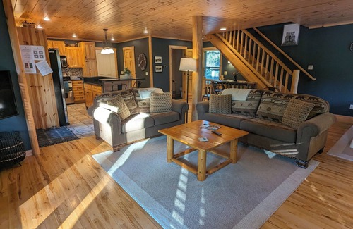 Alanson Cabin | Bear Cabin Up North on Crooked River in Alanson, MI