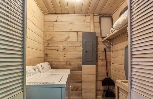 Tellico Plains Cabin | Bear Cabin with Hot Tub