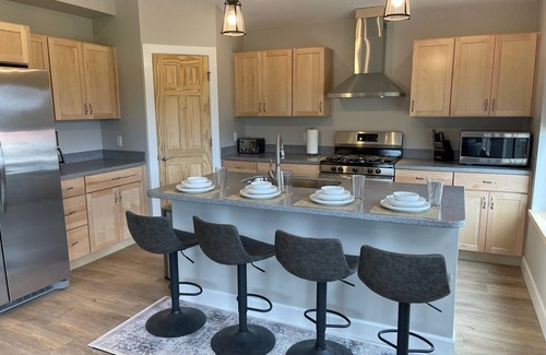 Kachemak Cottage | Bear Canyon Cottages - Birch House