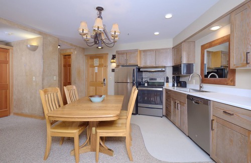 Big Sky Condo | Bear Cave- Big Sky Shoshone Ski in/Out condo