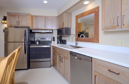 Big Sky Condo | Bear Cave- Big Sky Shoshone Ski in/Out condo