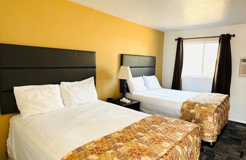 Salmon Hotel | Bear Counrty Inn