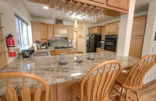 North Upper Truckee House | Bear Country - Hot Tub & Deck W/BBQ