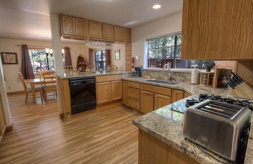 North Upper Truckee House | Bear Country - Hot Tub & Deck W/BBQ