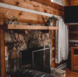 Purlear House | Bear Creek at 36 North Cabin - Fireplace