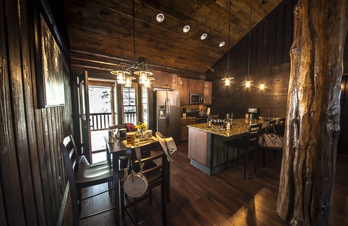 Jardine Cabin | Bear Creek Cabin 3 - 2 bed, 2 bath cabin, sleeps 6
