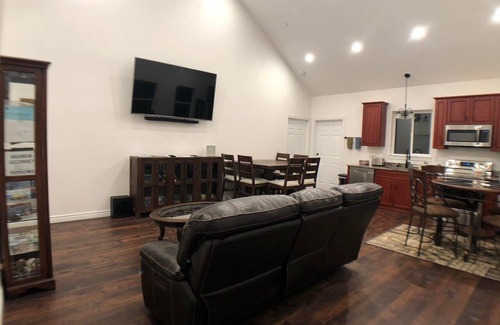 Shasta Cascade Ski Chalet | Bear Creek Falls Ranch 4 Superior Rooms