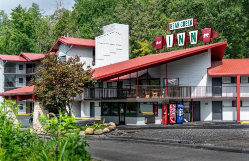 Gatlinburg Hotel | Bear Creek Inn Gatlinburg, TN