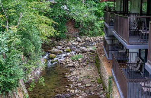 Gatlinburg Hotel | Bear Creek Inn Gatlinburg, TN