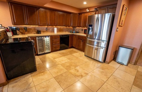 Colorado Springs Condo | Bear Creek Lodge - Hot Tub - King Bed - Close to Everything