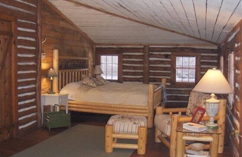 Grayling Cabin | Bear Creek Lodge - Historic Riverfront Lodge on 120 Wooded Acres!