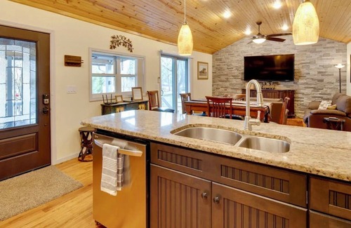 Lake Lure Cabin | Bear Creek Retreat - Cabin in LLVR gated community nLake Lure now Welcomes YOU!