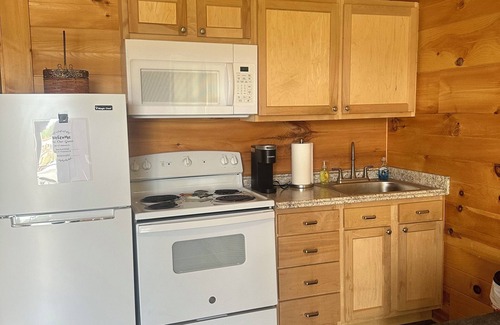 Stevenson Cabin | Bear Cub ,Cozy cabin with WiFi and AC in peaceful Stevenson