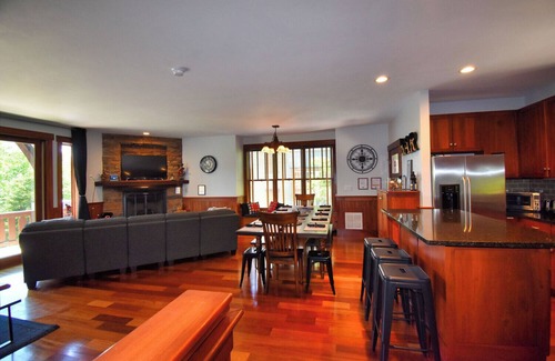 Snowshoe House | Bear Cub's Den – Relax in Luxury in The Sanctuary on Snowshoe's South Mountain